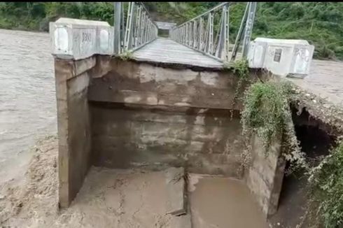 Orpit Jembatan Termanu Kupang Putus akibat Banjir, Akses Warga 4 Kecamatan Lumpuh