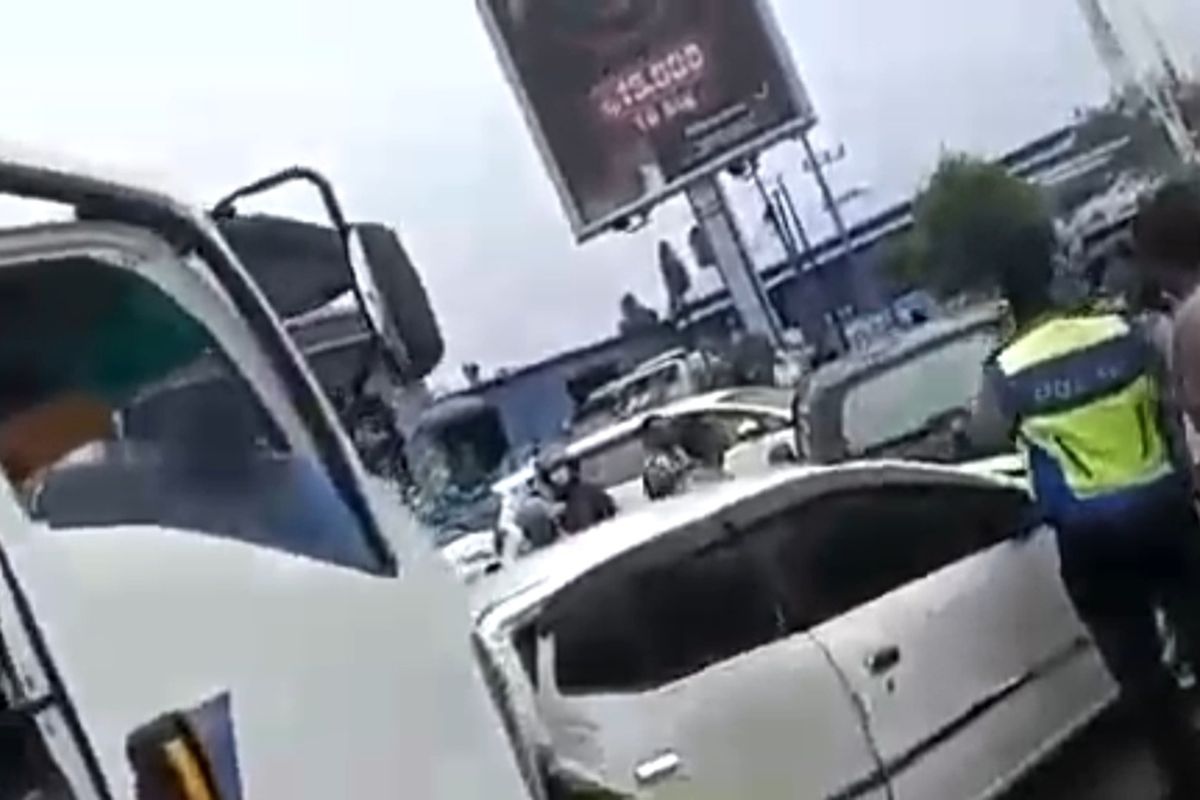 Salah satu kendaraan yang terlibat kecelakaan beruntun di Bypass Bandar Lampung.