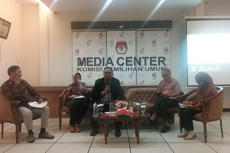 Diskusi tentang potensi konflik pilkada serentak 2018 di media center Komisi Pemilihan Umum (KPU), Jakarta, Selasa (7/11/2017).