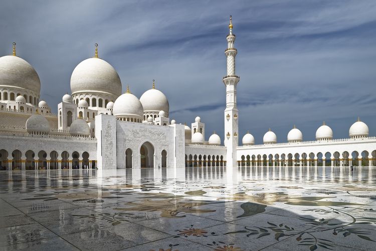 Ilustrasi Uni Emirat Arab - Masjid Agung Sheikh Zayed di Abu Dhabi.