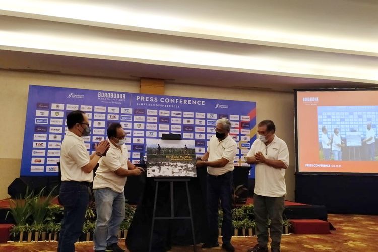 Peluncuran buku Borobudur Marathon Mewarnai Sejarah sekaligus menjadi momen pembukaan Borobudur Marathon 2021 powered by Bank Jateng yang akan dihelat Taman Lumbini kompleks Candi Borobudur Kabupaten Magelang, Jawa Tengah, pada 27-28 November 2021.