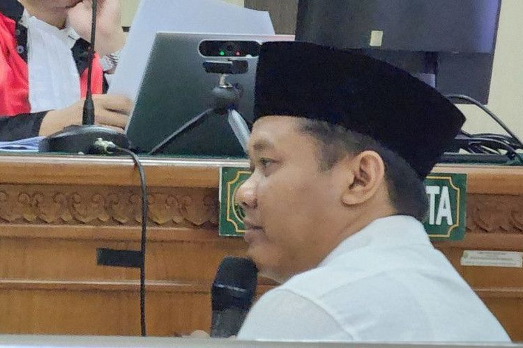 Ketua DPC PPP Kabupaten Pemalang Fahmi Hakim saat diperiksa sebagai saksi dalam sidang dugaan suap Bupati Nonaktif Mukti Agung Wibowo di Pengadilan Tipikor Semarang, Senin (6/3/2023).