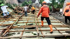 Atap Rumah di Blitar Jatim Terbang 15 Meter Terbawa Angin Kencang