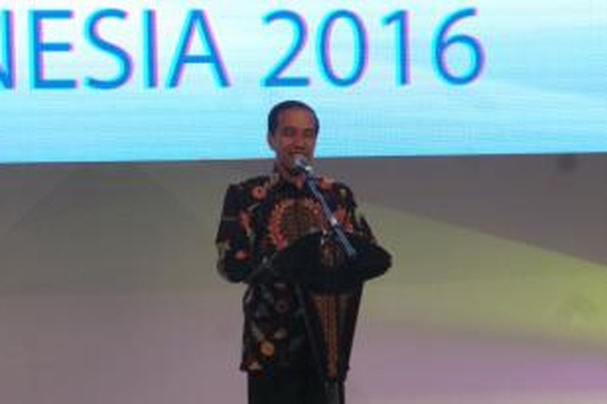 Presiden Joko Widodo saat menghadiri acara Kompas 100 CEO Forum di Jakarta Convention Center, Kamis (26/11/2015).