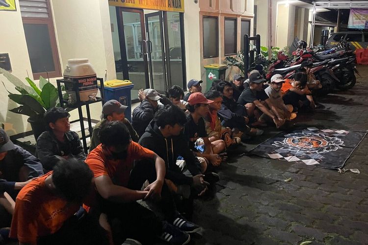 Kepolisian Resor Bogor Kota mengamankan 26 orang dalam peristiwa bentrokan antarsuporter sepak bola yang terjadi di Jalan Raya Sholeh Iskandar, pada Selasa (1/3/2022) malam.