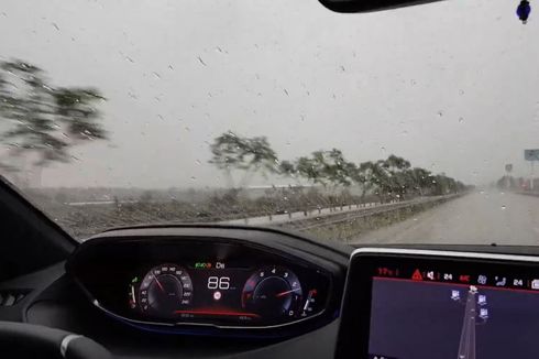 Manfaat Rain Repellent buat Kaca Depan Mobil