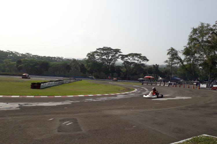 Kejuaraan gokart Eshark Rok Cup Indonesia 2018 yang kembali digelar di Sirkuit Karting Sentul, Bogor, Minggu (2/9/2018). 