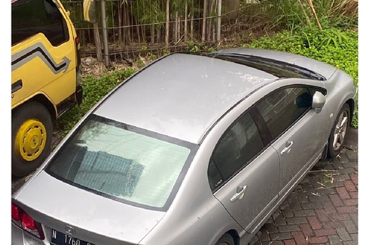 Mobil sedan tak bertuan yang diunggah warganet.