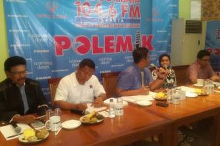 Wakil Ketua Fraksi Nasdem Johny G Plate, Ketua Bidang Hukum Pro Jokowi Sunggul Hamonongan Sirait, psikolog politik UI Dewi Haroen, dan peneliti CSIS Philips J Vermonte (kiri-kanan) dalam diskusi bertajuk 