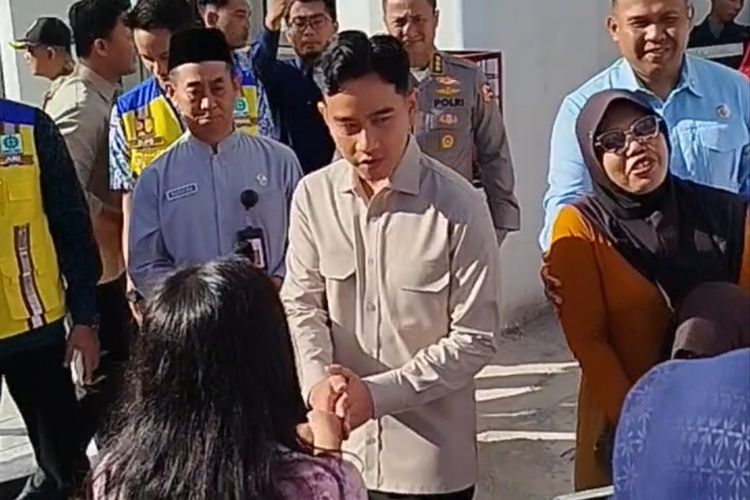 Wapres Gibran Disambut Girang Emak-emak Saat Kunjungi Banyuwangi, Dipuji Tampan