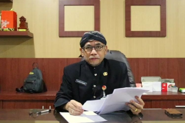 Kepala Dinkes Jateng, Yulianto saat video konferen di kantornya.