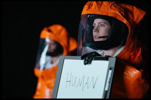 Sinopsis film Arrival, Upaya Ammy Adams Berkomunikasi dengan Alien