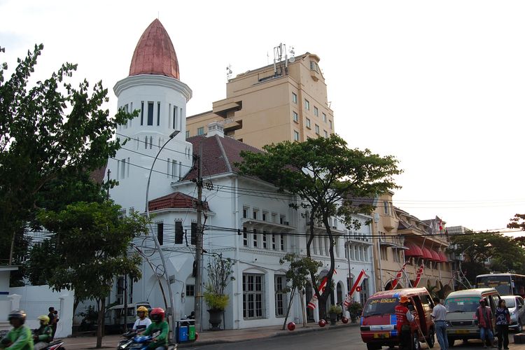 Salah satu gedung tua yang berdiri sejak zaman Belanda dipertahankan untuk menjadi cagar budaya kota Surabaya. 