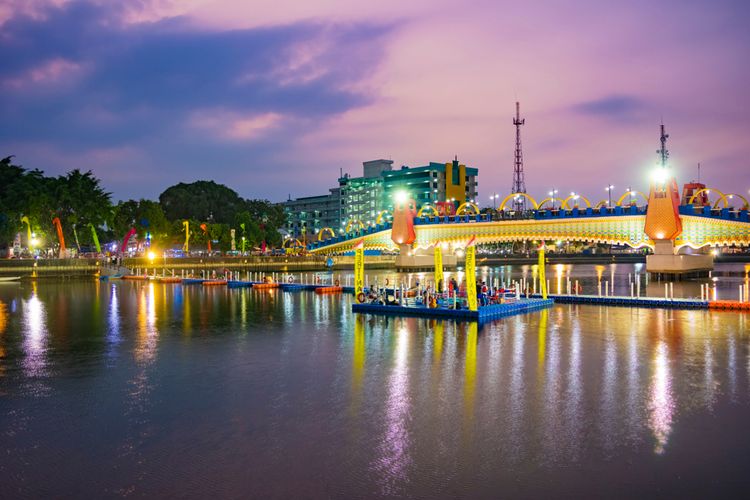 Pemandangan jelang malam hari saat Festival Cisadane 2019.