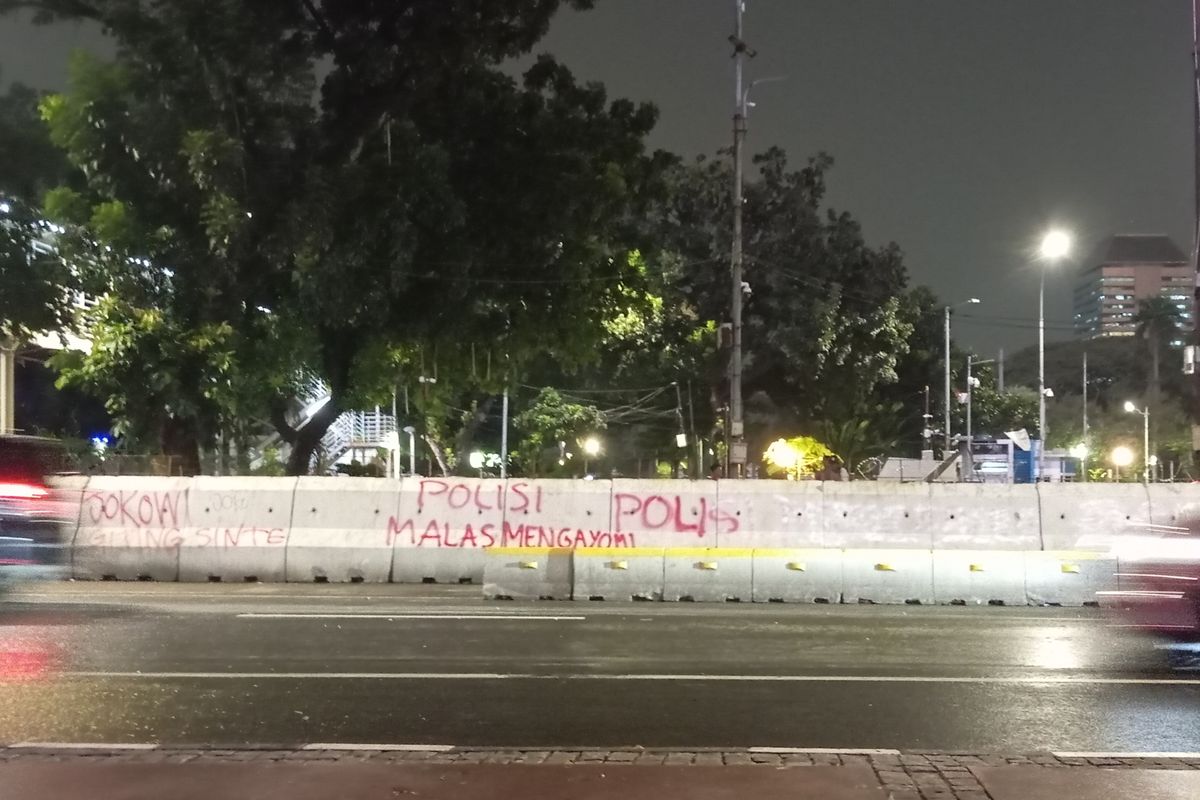 Massa Dibubarkan dengan 