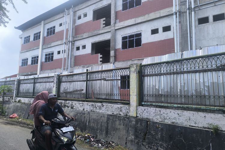 Gedung Baru RSUD Smart Pamekasan Mangkrak, Bupati Angkat Bicara