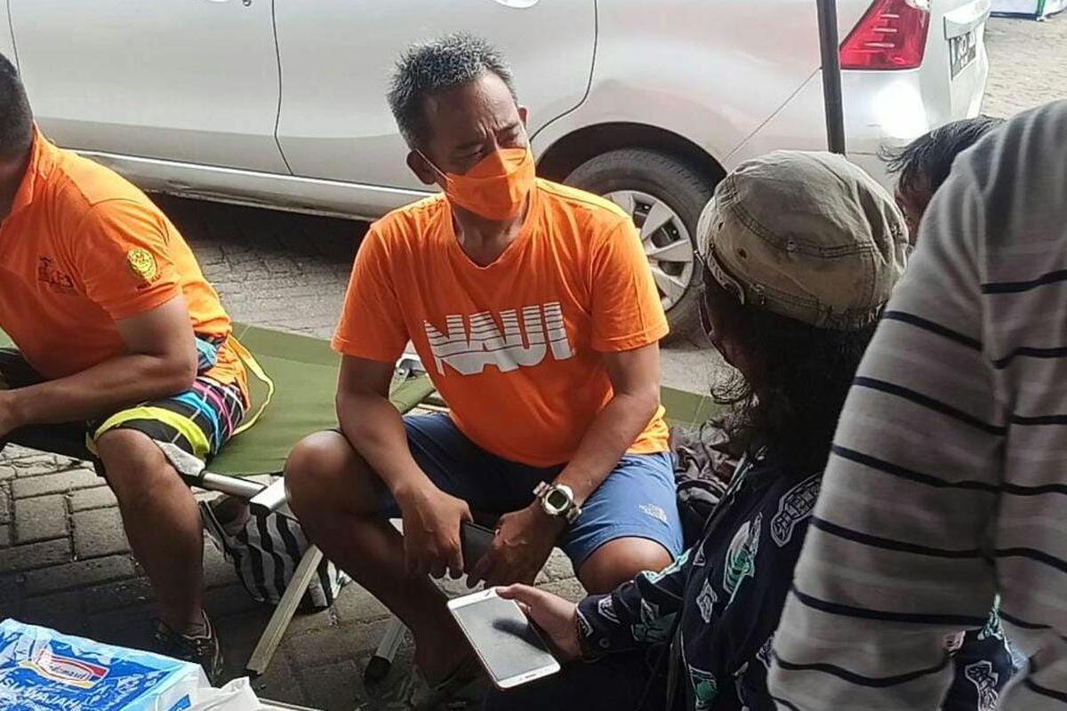 Relawan penyelam dari POSSI yang ikut mengevakuasi Sriwijaya Air SJ 182, Makmur Ajie Panangean, saat diwawancarai di JICT II, Tanjung Priok, Jakarta Utara, Selasa (12/1/2021).