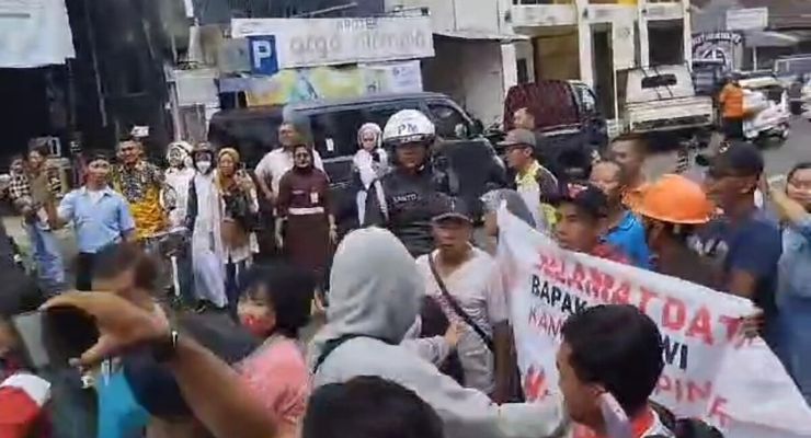 TPN Kutuk Penganiayaan Warga yang Bentangkan Spanduk Pilih Ganjar saat Kunker Jokowi