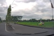 Video Motor Tabrak Mobil Saat Putar Balik, Jangan Main Potong Sembarangan