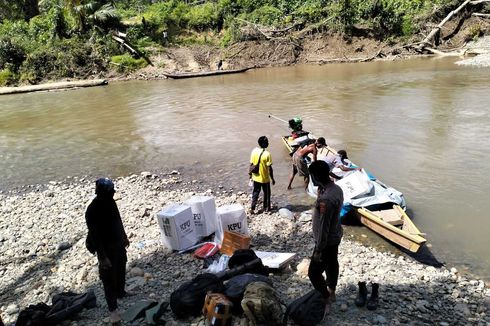 Kisah Anggota Polisi Kawal Logistik Pemilu di Keerom, Lewati Sungai Banyak Buaya selama 8 Jam