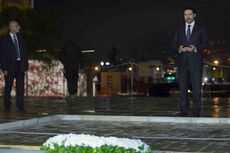 Saad al-Hariri Berdoa di Depan Makam Sang Ayah