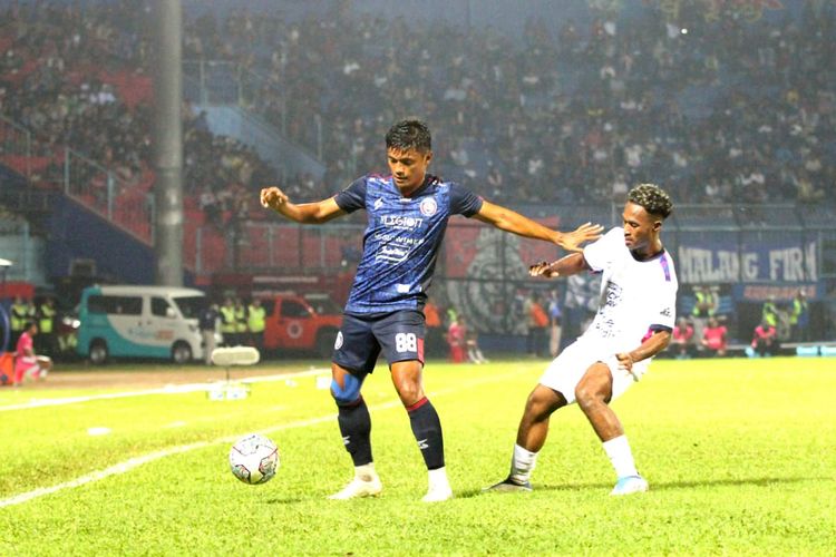 Pertandingan Arema FC vs RANS Nusantara FC pada Trofeo Ronaldinho yang digelar di Stadion Kanjuruhan, Kabupaten Malang, Minggu (26/6/2022) malam WIB.