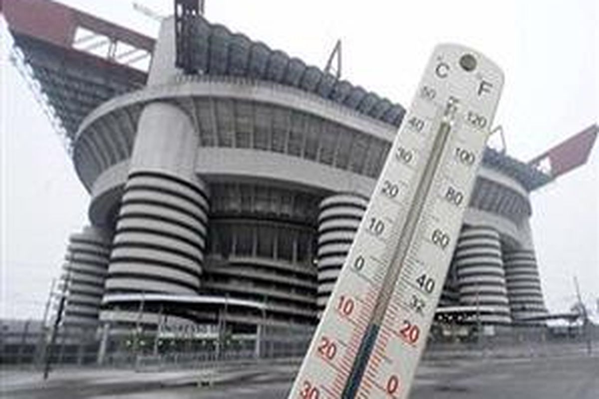 Stadion San Siro diperebutkan AC Milan dan Inter Milan.
