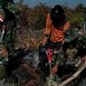 Petugas Gunakan Air Laut Padamkan 10 Hektare Lahan yang Terbakar di Meranti