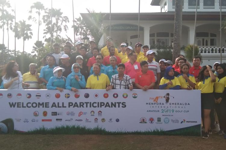 Kementerian Pemuda dan Olahraga (Kemenpora) bersama Persatuan Akademi Golf Indonesia (PAGI) resmi membuka turnamen Menpora Emeralda Internasional Amateur Golf Cup 2019 pada Rabu (23/10/2019).