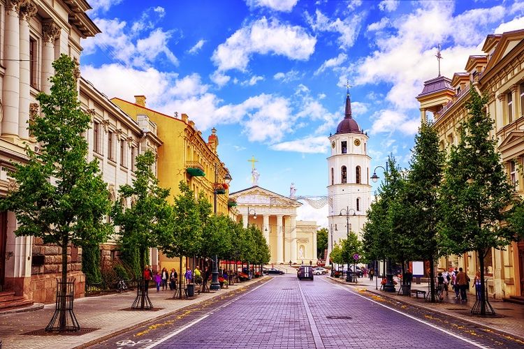 Ilustrasi Lithuania - Gediminas Avenue di Vilnius, Lithuania.