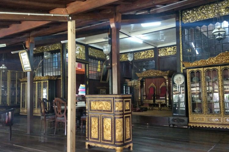 Interior Rumah Limas yang terletak di pekarangan belakang Museum Balaputera Dewa, Palembang, Sumatera Selatan.