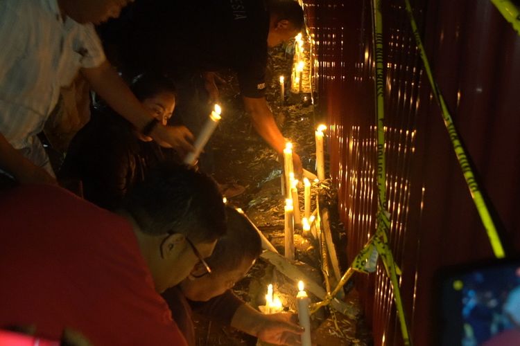 KARO 03072024 K160-19 Turut Berduka, Puluhan Wartawan di Karo Nyalakan Lilin Meninggalnya Sempurna Pasaribu dan Keluarga