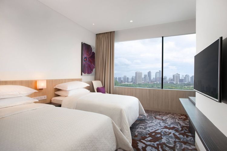 Ilustrasi Hotel - Kamar tipe Twin/Twin Deluxe City View Guest Room di Four Points by Sheraton Jakarta, Thamrin.