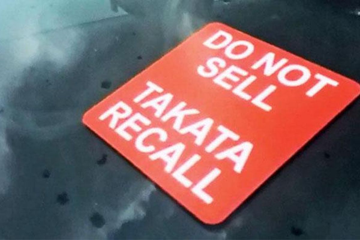 Pelarangan menjual mobil yang terkena recall.