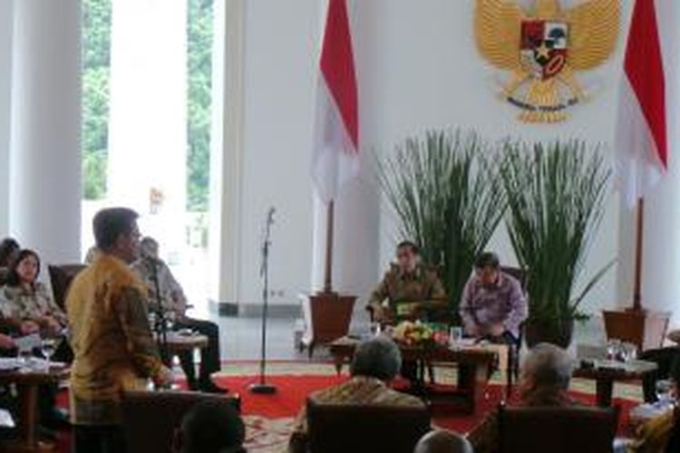 Ketua Asosiasi Pemerintah Provinsi Seluruh Indonesia (APPSI) Syahrul Yasin Limpo saat berbicara dihadapan Presiden Joko Widodo