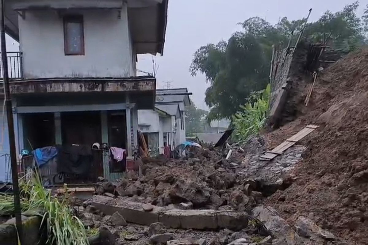 Longsor di Wonosobo, Rumah dan 3 Sepeda Motor Tertimbun Material 