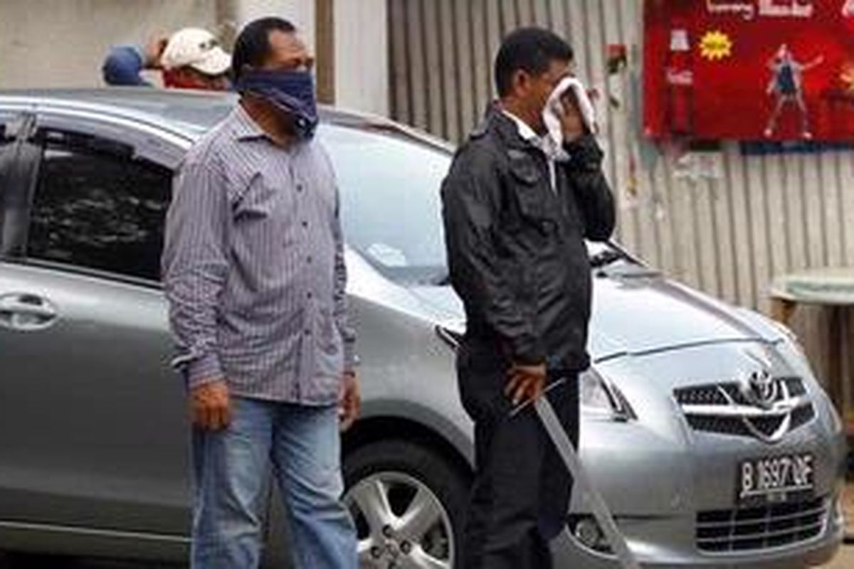 Dua kelompok pemuda terlibat aksi serang di Jalan Ampera Raya, Jakarta Selatan, Rabu (29/9/2010). Kejadian yang berlangsung sekitar satu jam mengakibatkan tiga orang tewas.