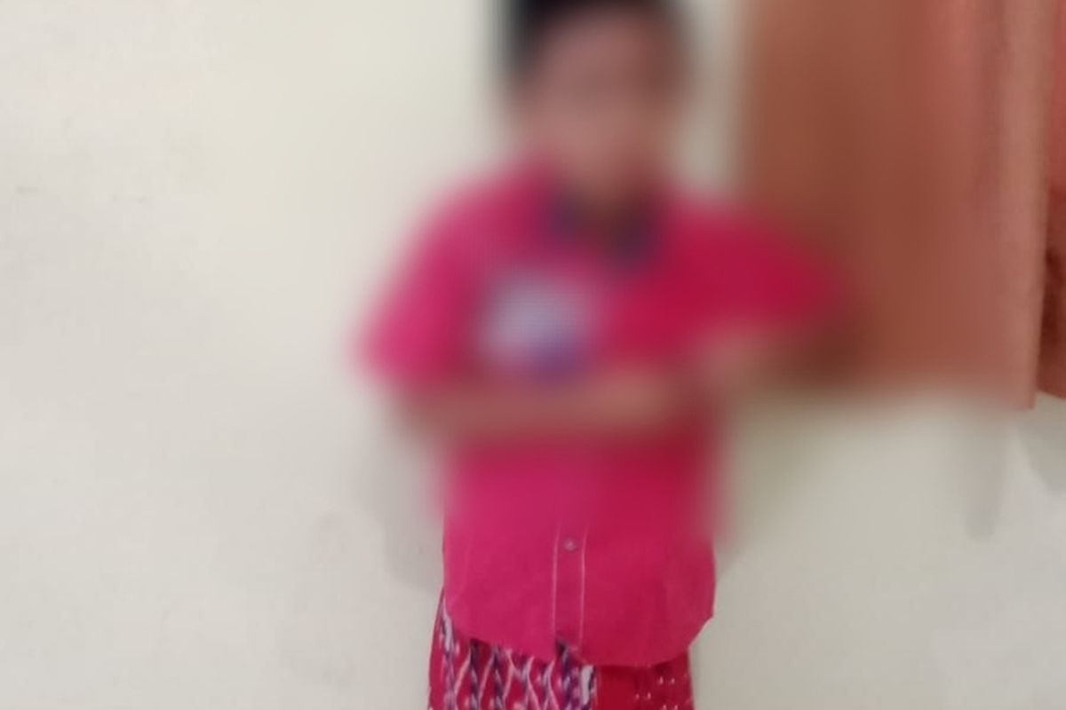 AG Bocah Indramayu yang diduga kecanduan rokok sejak usia tiga tahun. AG kecanduan rokok diduga karena korban bullying atau perundungan.