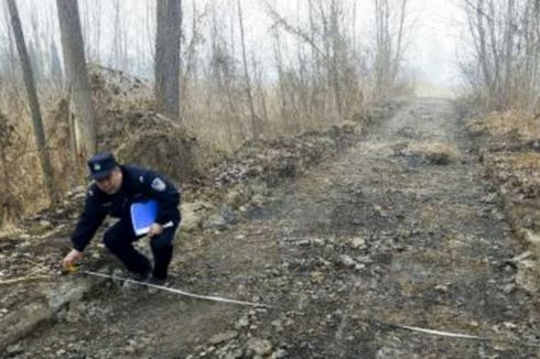 Beton Pelapis Satu Ruas Jalan Sebuah Desa di China Hilang Dicuri