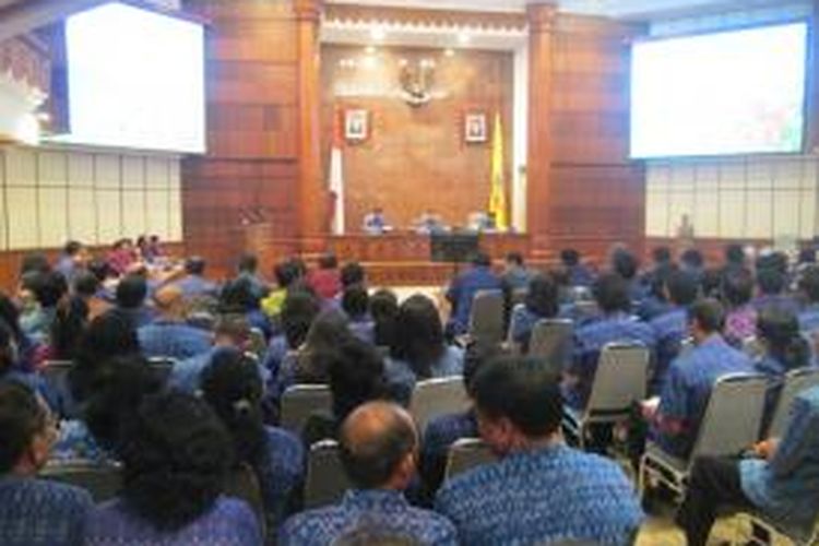 Suasana saat acara Evaluasi Pembangunan Triwulan ke 4 Tahun 2014 yang dipimpin Gubernur Bali Made Mangku Pastika di Gedung Wiswasabha Kantor Gubernuran