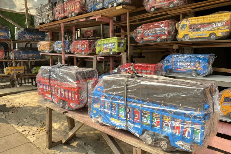 Lapak Mainan Kayu Kalibata Menjaga Kenangan Masa Kecil