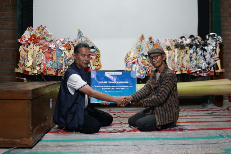 PT Indra Karya (Persero), anggota Holding Danareksa menggelar Program Relawan Bakti BUMN dengan memberikan bantuan pendidikan kebudayaan berupa Wayang dan Keroncong Wayang (Congyang) kepada warga Desa Sukorejo, Kecamatan Sambirejo, Kabupaten Sragen, Jawa Tengah.
