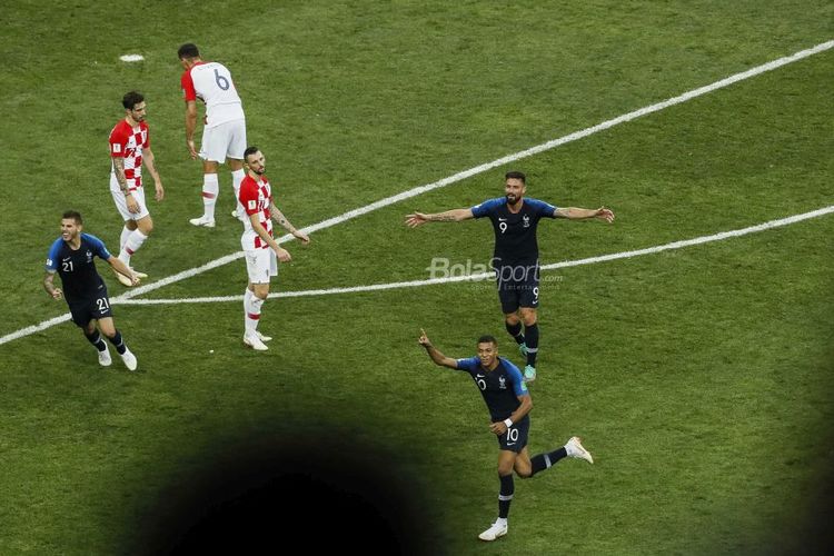 Kylian Mbappe merayakan gol di laga final Piala Dunia 2018 Perancis vs Kroasia di Stadion Luzhniki, Moscow, Rusia, Minggu (15/7/2018). Perancis juara Piala Dunia 2018 setelah menang 4-2.