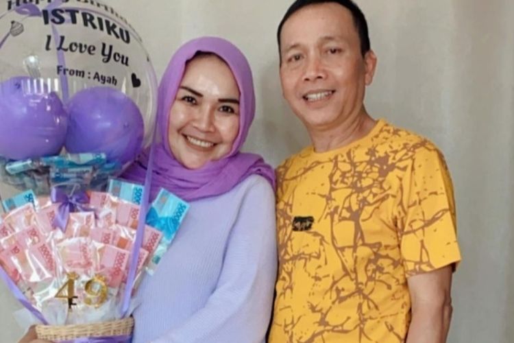 Orangtua Ayu Ting Ting, Umi Kalsum dan Abdul Rozak.