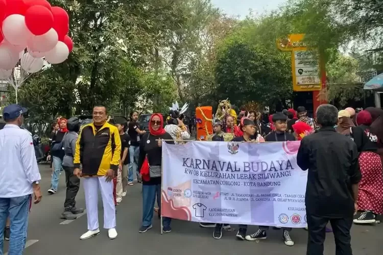 “Yang Kuat Jangan Menindas”, Pesan Keadilan dari Warga Dago Bandung dalam Karnaval HUT RI
