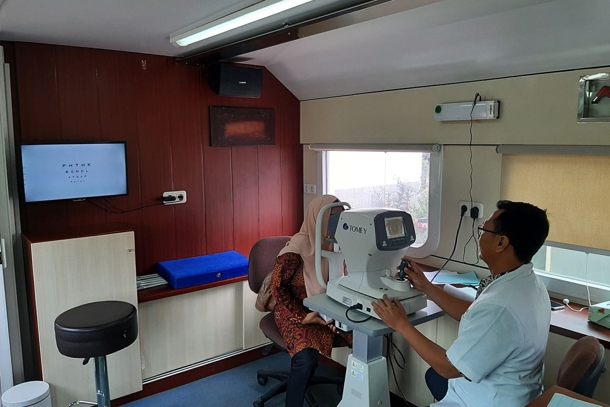PT KAI DAOP 1 Jakarta menghadirkan kereta api khusus dengan fasilitas klinik dan perpustakaan di Stasiun Walantaka, Kota Serang, Kamis (21/11/2019)