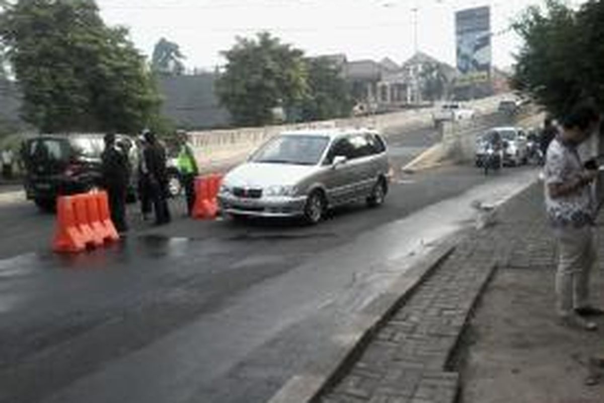 Keadaan lalu lintas saat uji coba jalan layang non tol Antasari-Blok M, Jumat (6/6/2014).