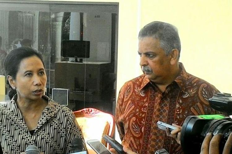 Menteri BUMN Rini Soemarno bersama Dirut PLN Sofyan Basir di kantor Wakil presiden, Kamis (7/1/2016).