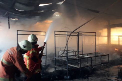 Pasar Kembang Surabaya Kebakaran, 70 Persen Kios di Lantai 2 Terbakar