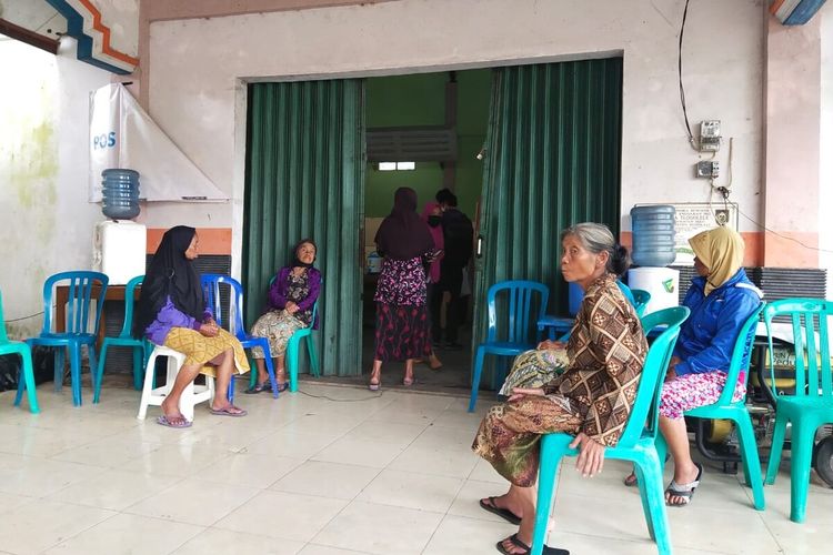 Warga kelompok rentan masih bertahan di TPPS Tlogolele, Kecamatan Selo, Boyolali, Jawa Tengah, Kamis (28/1/2021).